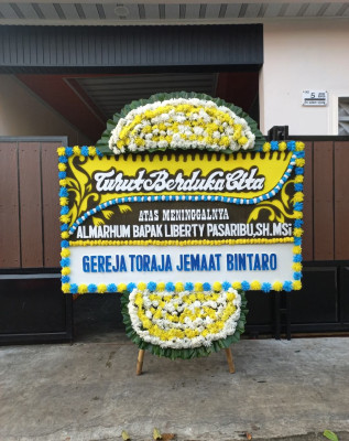 Papan Bunga Duka di Lubang Panjang